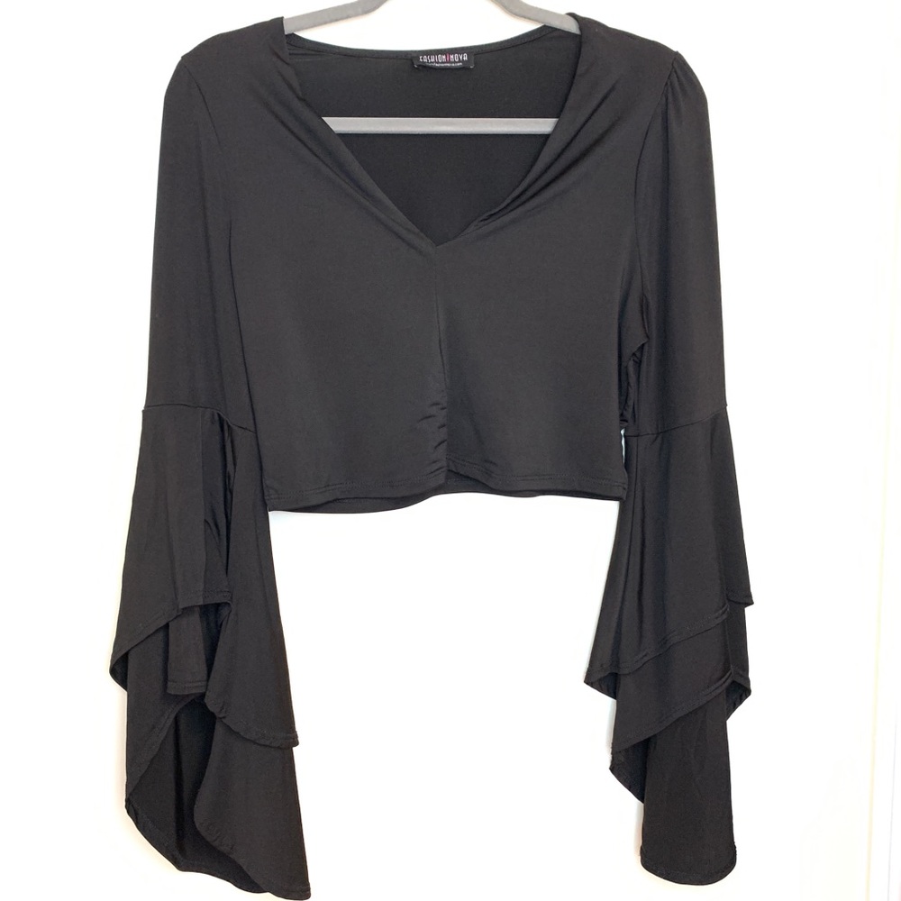 Fashion Nova Black Crop Blouse 💃🏻